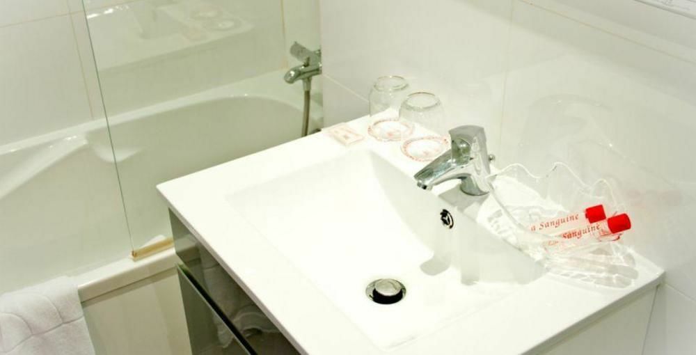 Hotel La Sanguine Paris Ngoại thất bức ảnh